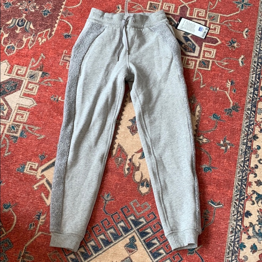 Lululemon Scuba jogger *sherpa stripe